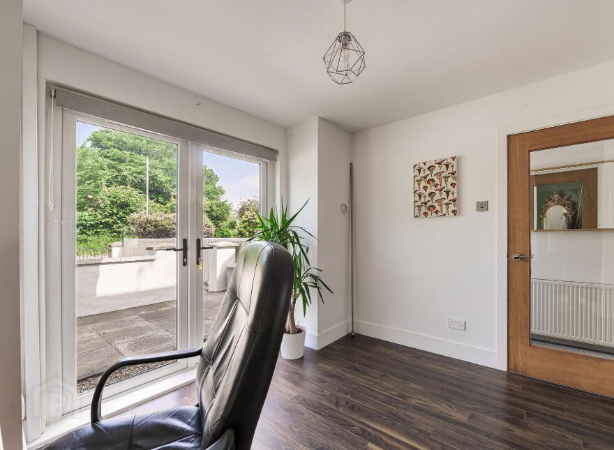 83 Moira Road, Lisburn, BT28 1RH
