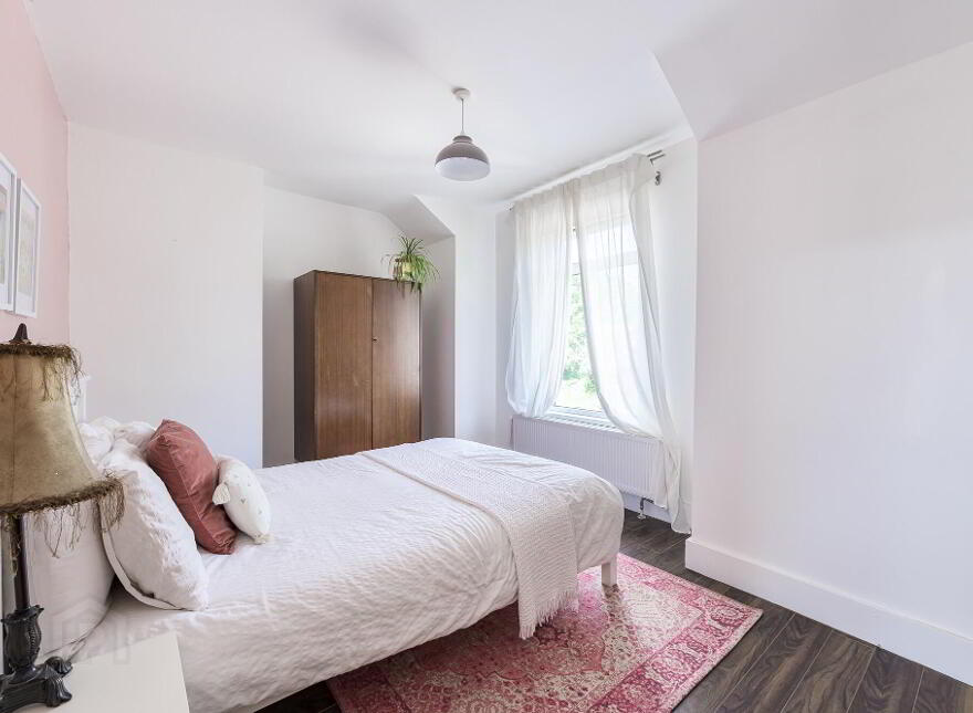 83 Moira Road, Lisburn, BT28 1RH
