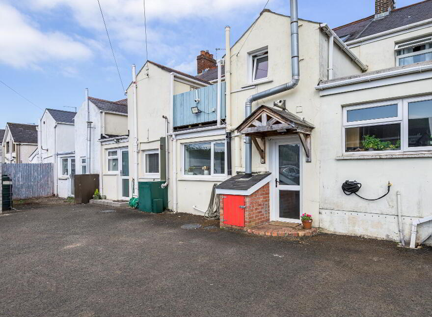 83 Moira Road, Lisburn, BT28 1RH
