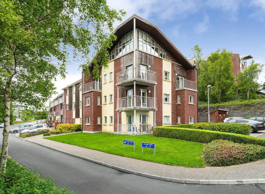 94 Cluain Shee, Aiken`s Village, Sandyford, Dublin, D18X628
