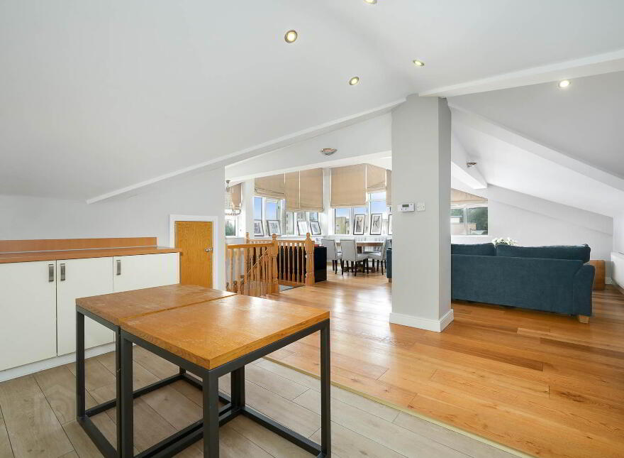 94 Cluain Shee, Aiken`s Village, Sandyford, Dublin, D18X628