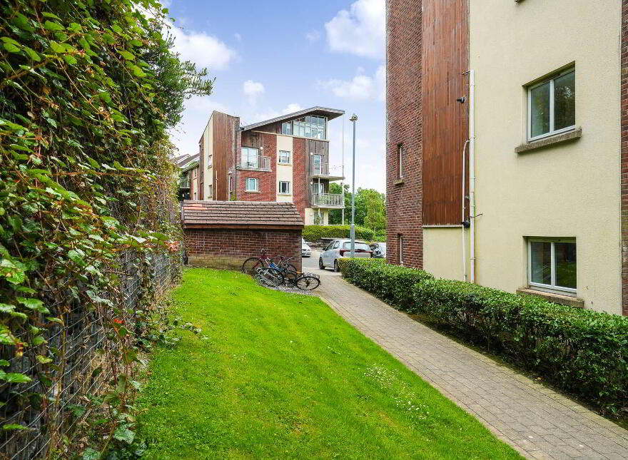 94 Cluain Shee, Aiken`s Village, Sandyford, Dublin, D18X628