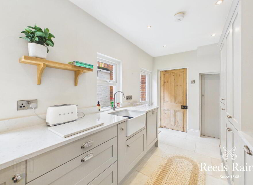 82 Deramore Avenue, Belfast, BT7 3ES