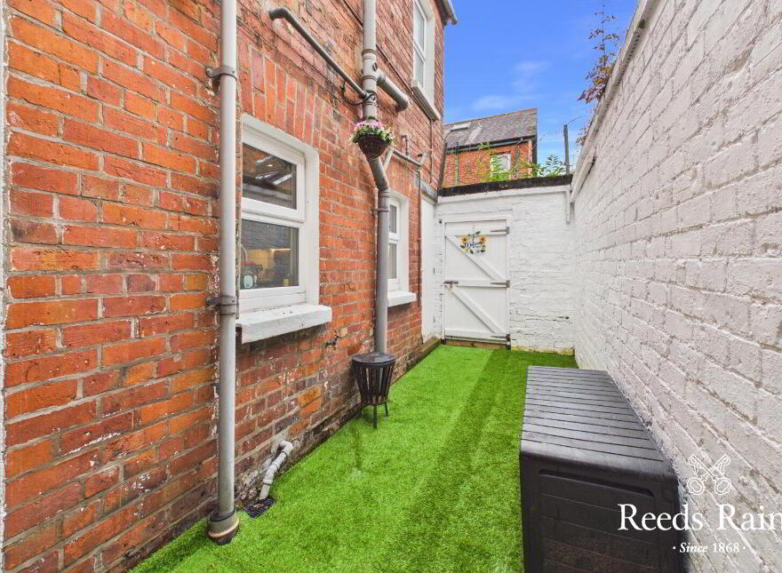 82 Deramore Avenue, Belfast, BT7 3ES