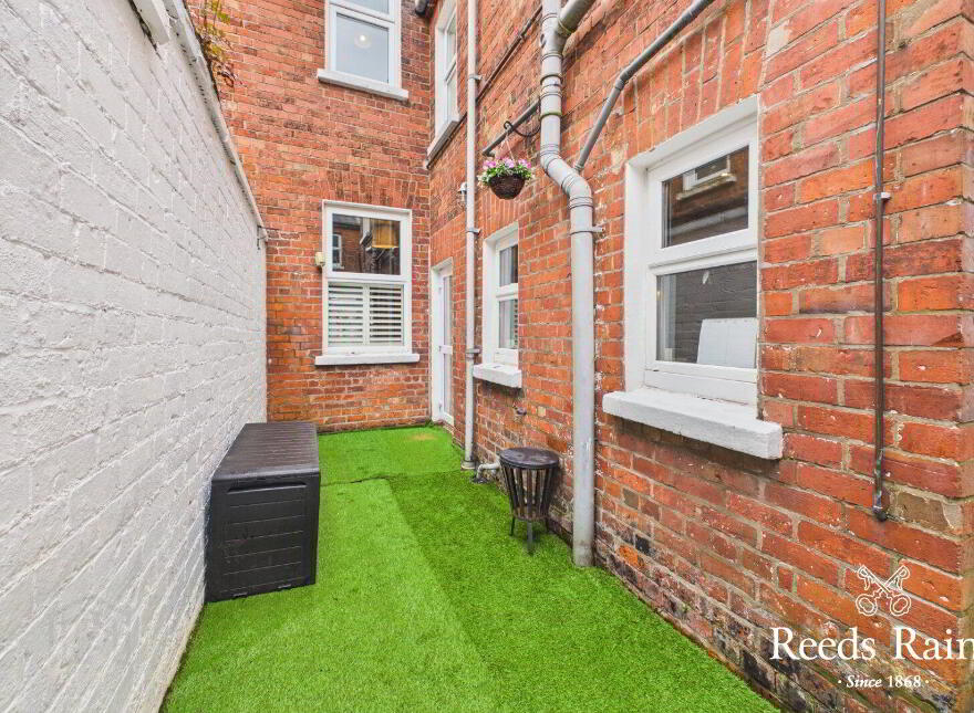 82 Deramore Avenue, Belfast, BT7 3ES