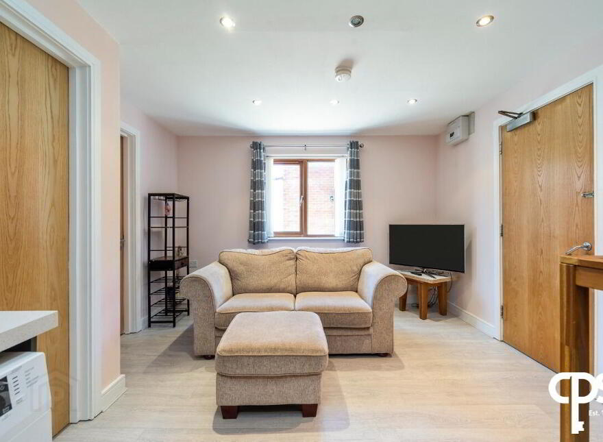 Apt 2, 172 Tates Avenue, Belfast, BT12 6ND