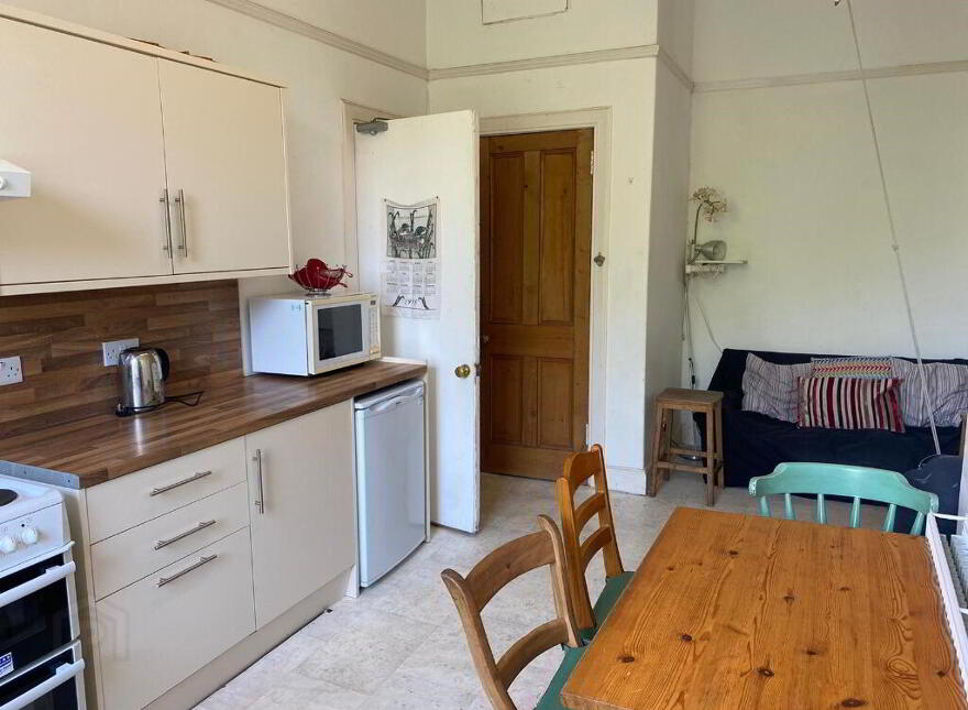 109 Warrender Park Road, Marchmont, Edinburgh, EH9 1EN