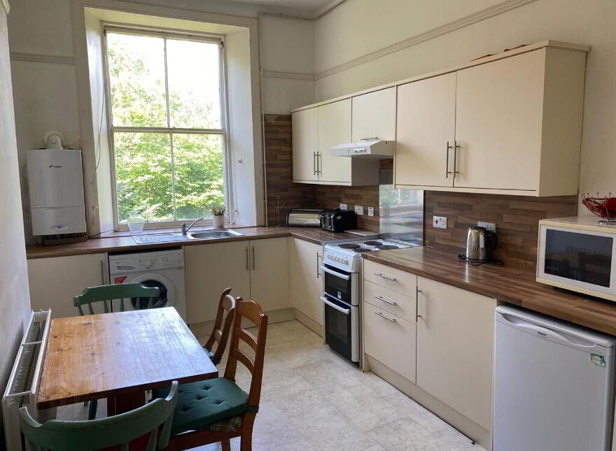 109 Warrender Park Road, Marchmont, Edinburgh, EH9 1EN