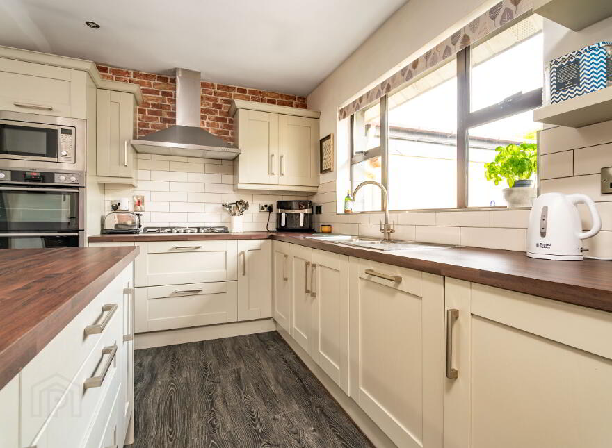Milltown Bungalow, Buncrana, F93D9C6