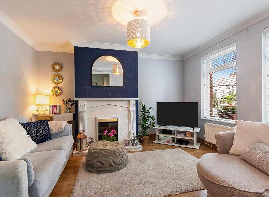 1 Saintfield Road, Belfast, BT8 7AE