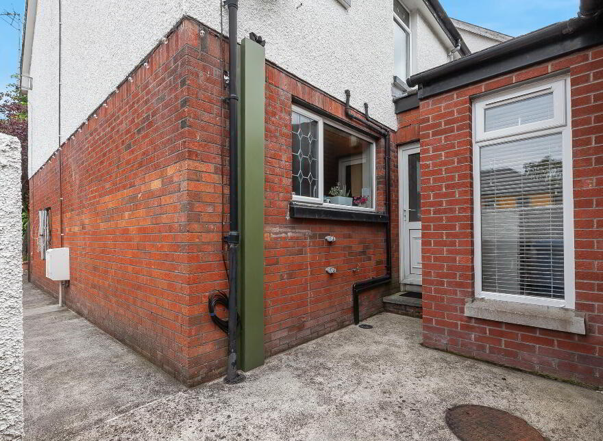 1 Saintfield Road, Belfast, BT8 7AE