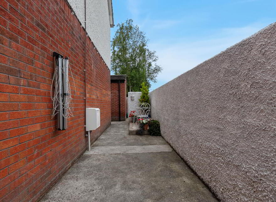 1 Saintfield Road, Belfast, BT8 7AE