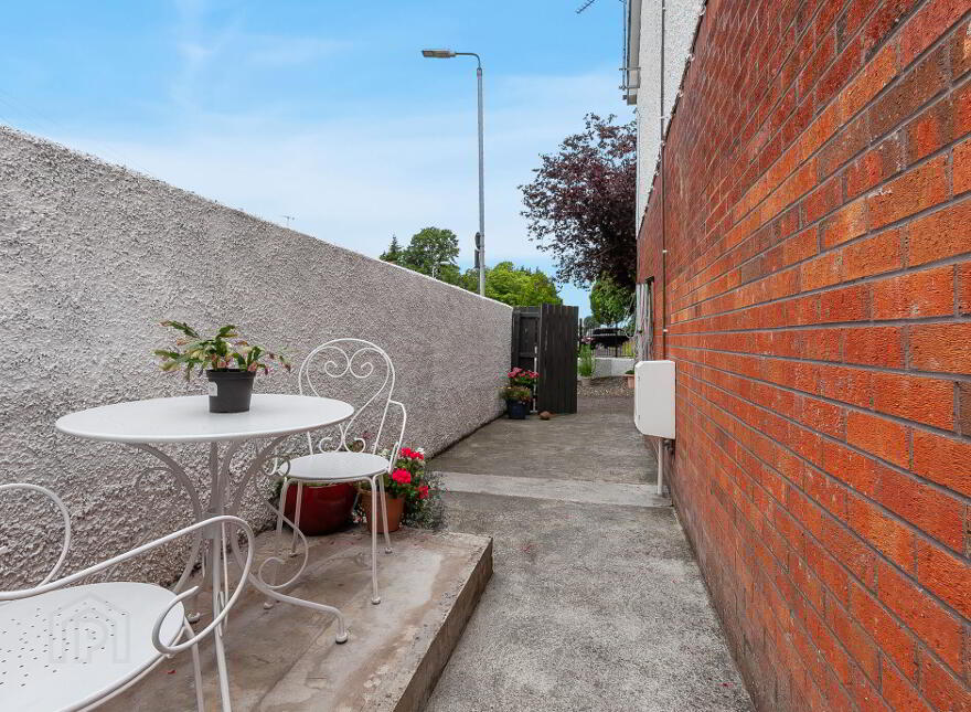 1 Saintfield Road, Belfast, BT8 7AE