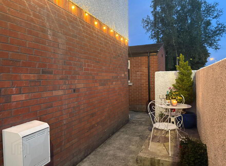 1 Saintfield Road, Belfast, BT8 7AE