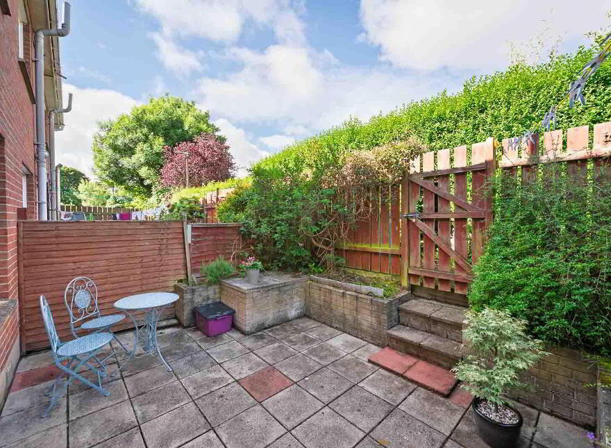 14 Eastleigh Dale, Belfast, BT4 3DT