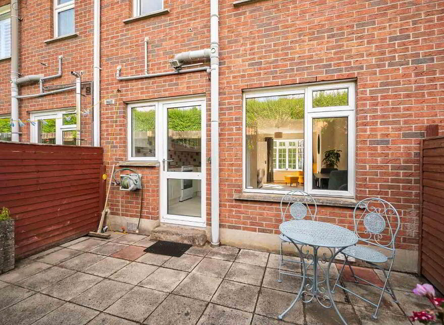 14 Eastleigh Dale, Belfast, BT4 3DT
