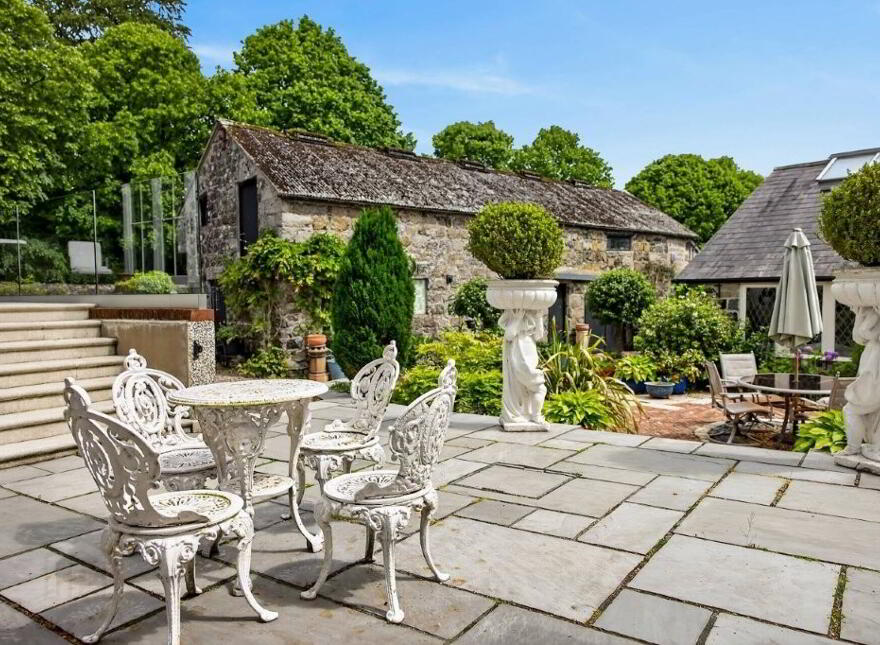 Knowehead House, 45 & 45a Knowehead Road, Broughshane, BT43 7LF