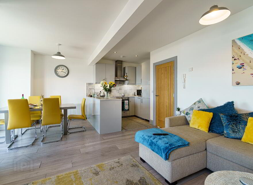 8/9 Month LET, 75 Eglinton Street, Portrush, BT56 8DZ