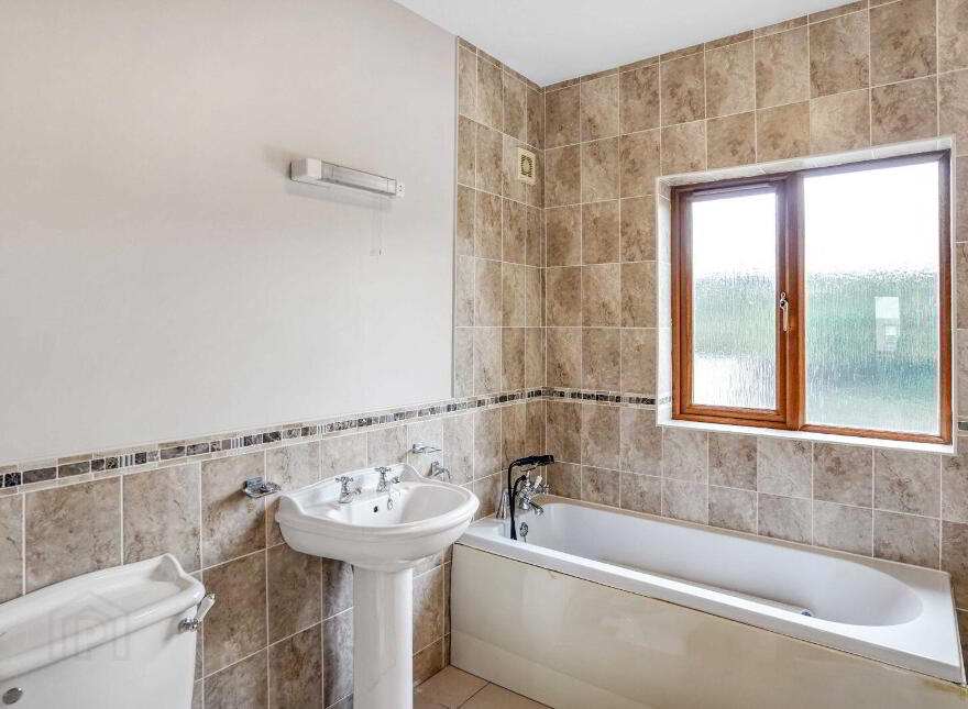 43 An Tor Aonarach, Kingscourt, A82H2X0