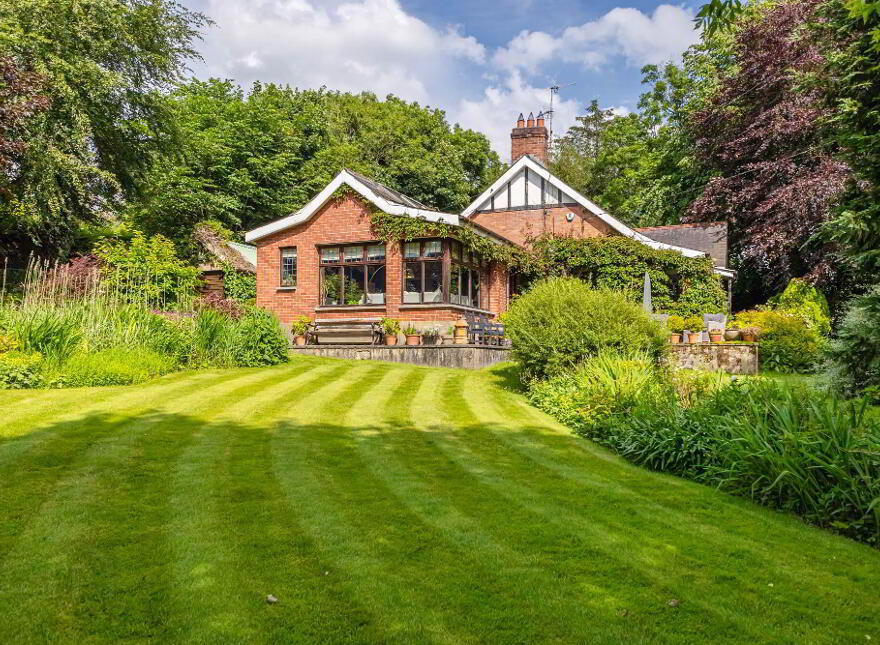 12 Ballyclough Road, Lisburn, BT28 3UY