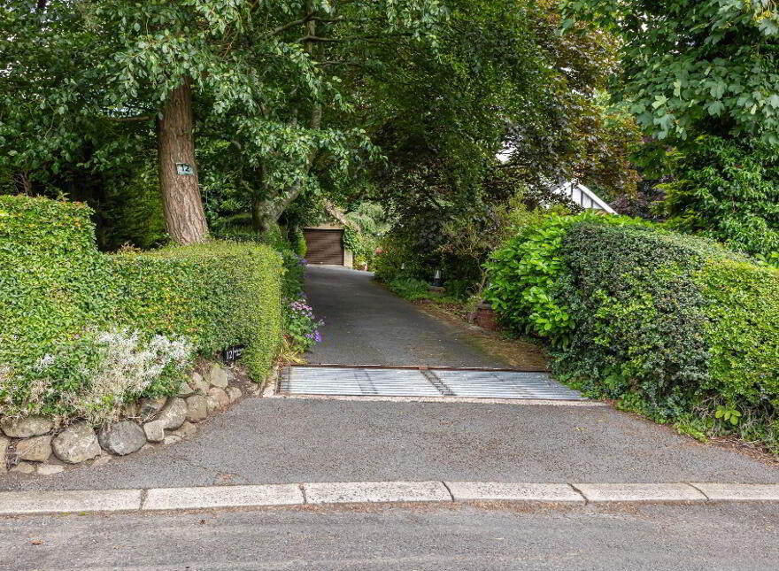 12 Ballyclough Road, Lisburn, BT28 3UY