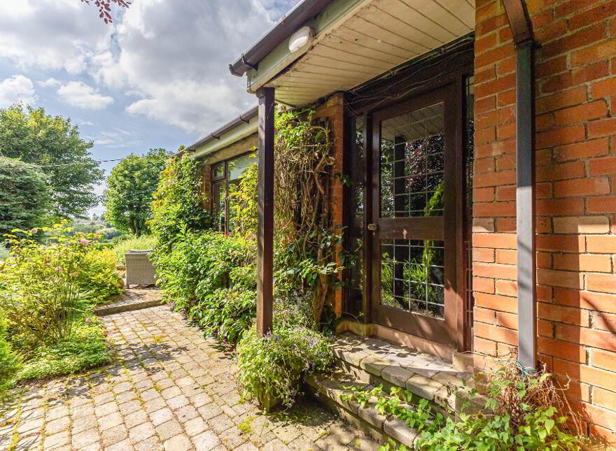 12 Ballyclough Road, Lisburn, BT28 3UY