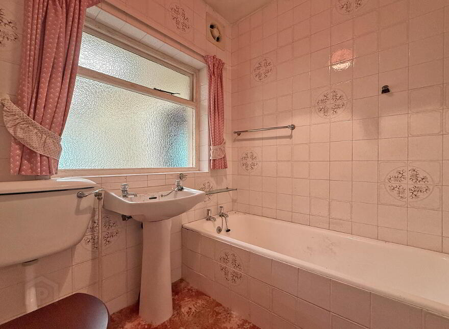 38 Ballywillin Road, Portrush, BT56 8JN