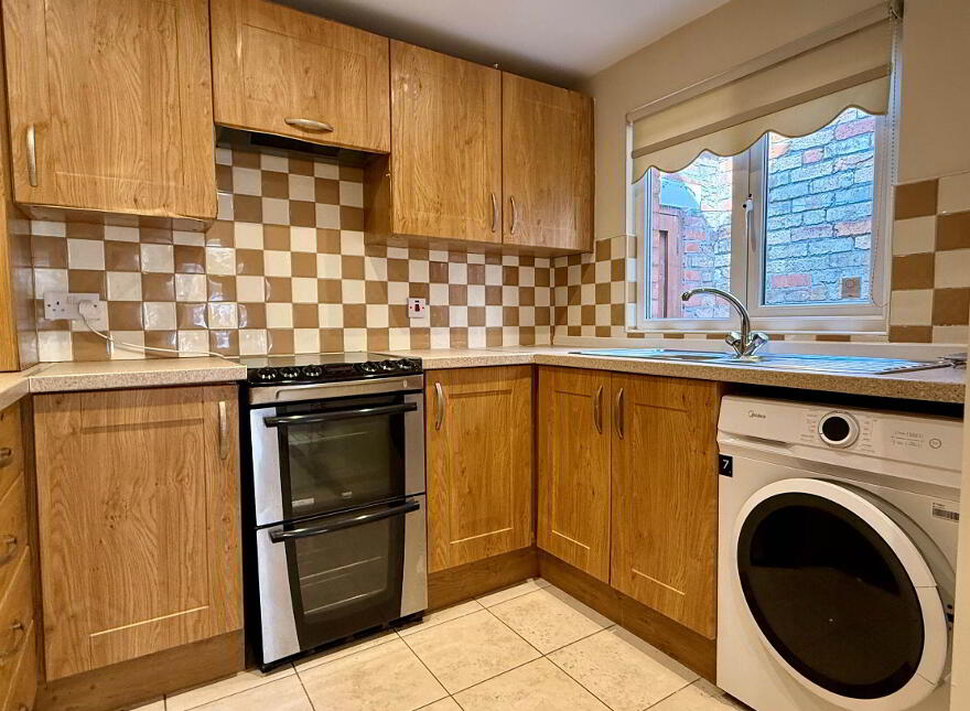 3 Loopland Parade, Belfast, BT6 9EF