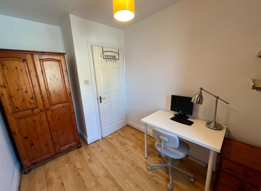 64 The Stables, Mill Road, Midleton, P25R923