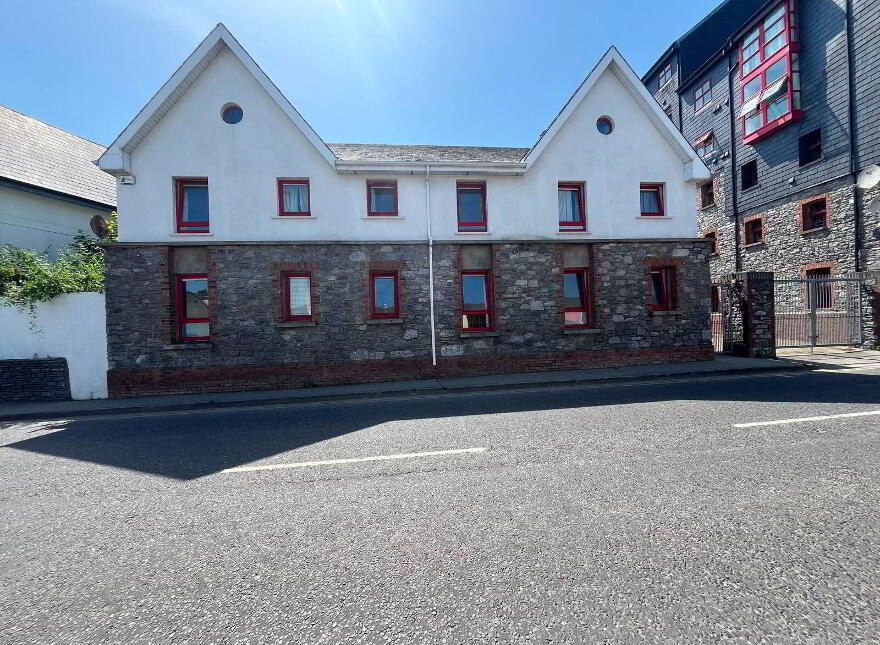 64 The Stables, Mill Road, Midleton, P25R923