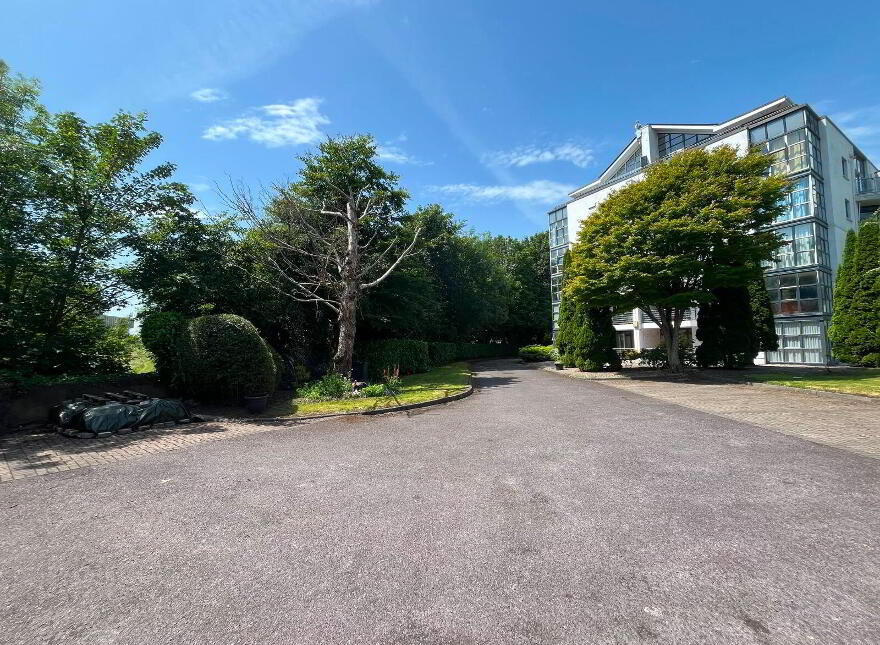 64 The Stables, Mill Road, Midleton, P25R923