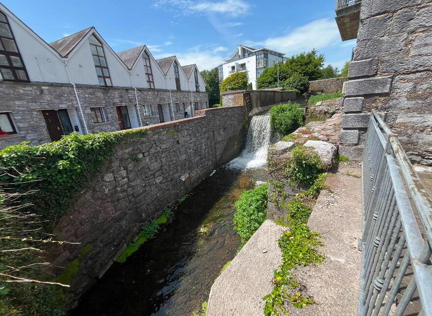 64 The Stables, Mill Road, Midleton, P25R923