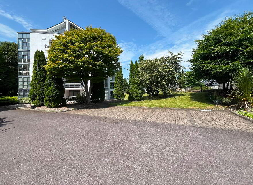 64 The Stables, Mill Road, Midleton, P25R923