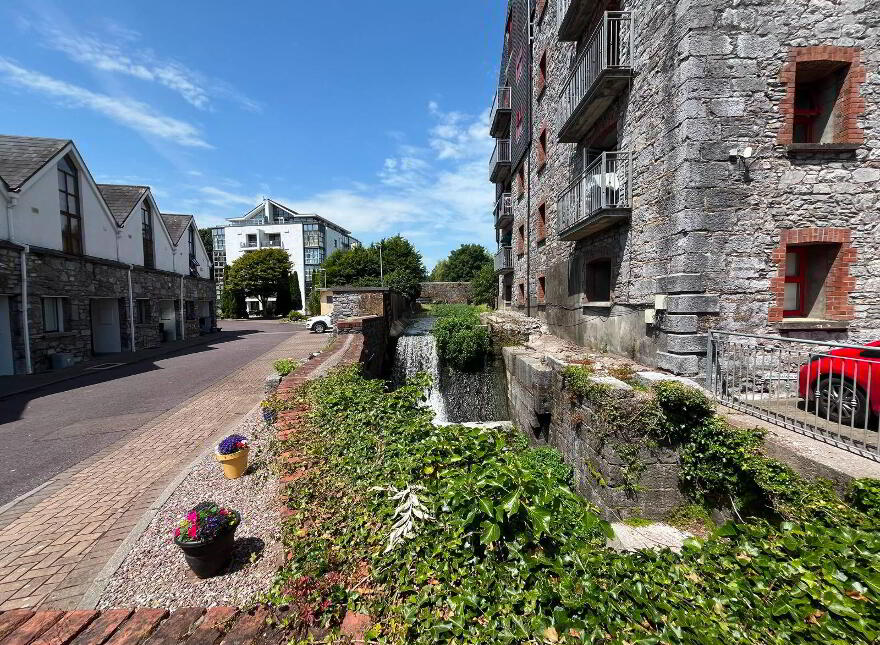 64 The Stables, Mill Road, Midleton, P25R923