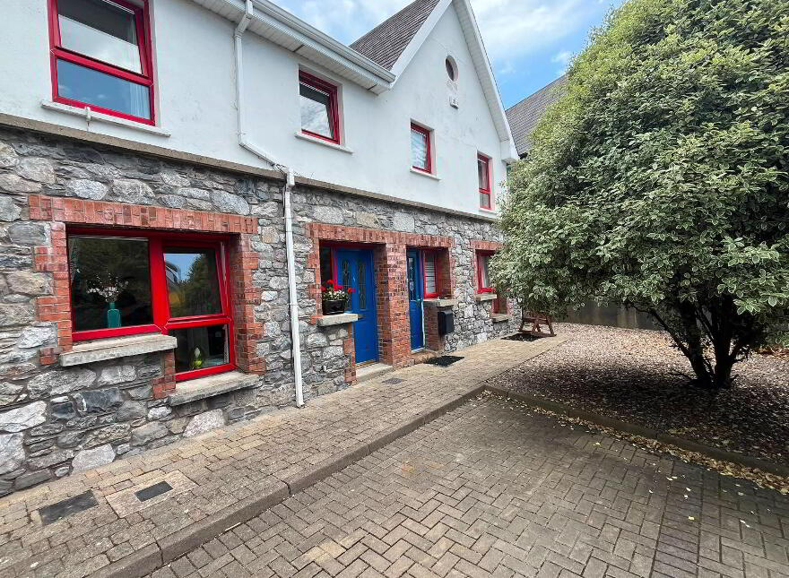 64 The Stables, Mill Road, Midleton, P25R923