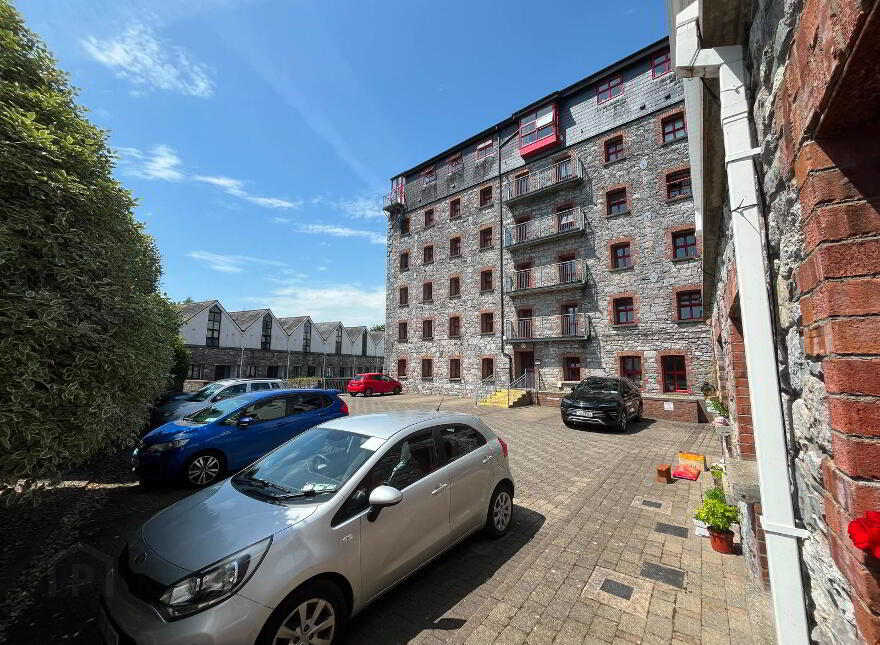 64 The Stables, Mill Road, Midleton, P25R923