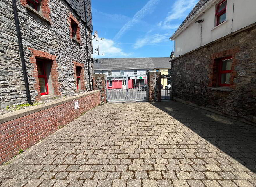 64 The Stables, Mill Road, Midleton, P25R923