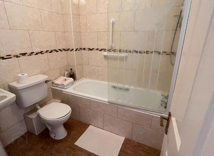 64 The Stables, Mill Road, Midleton, P25R923