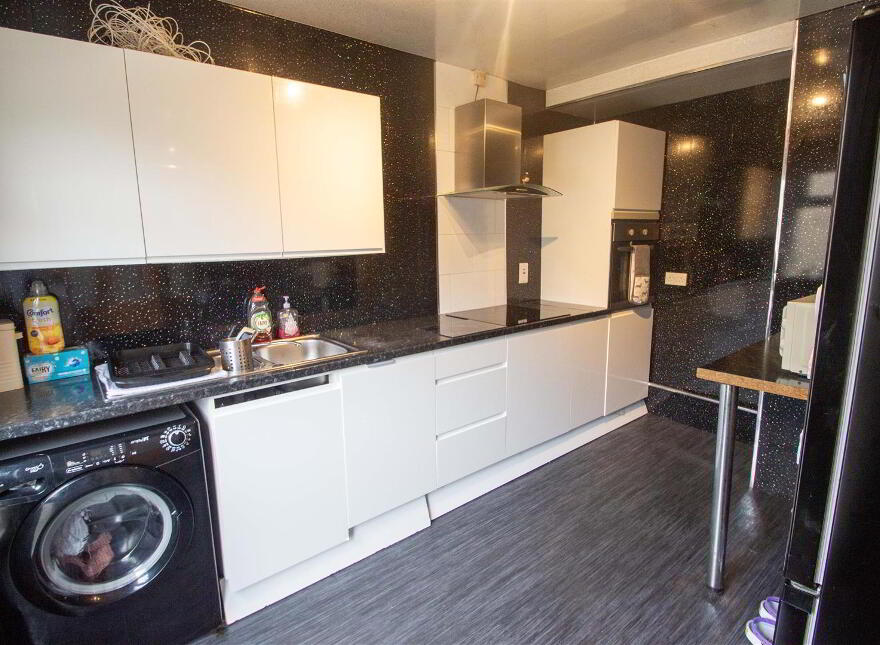 72 Ballymurphy Road, Belfast, BT12 7JN