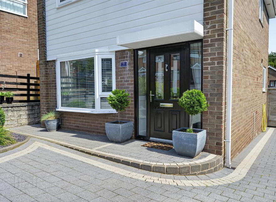 9 Glenhead Avenue, Dunmurry, Belfast, BT17 9AX