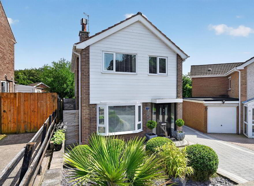 9 Glenhead Avenue, Dunmurry, Belfast, BT17 9AX