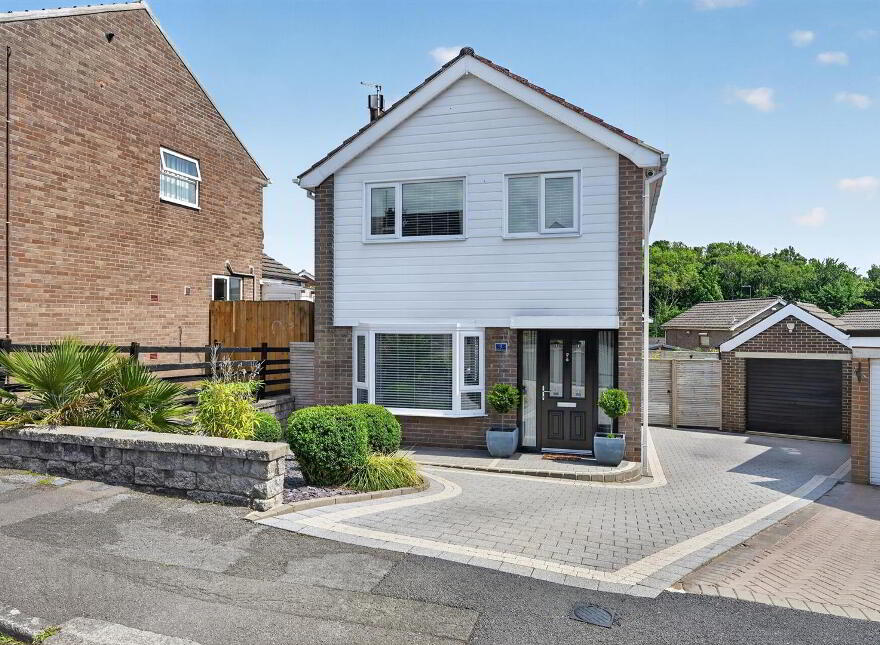 9 Glenhead Avenue, Dunmurry, Belfast, BT17 9AX