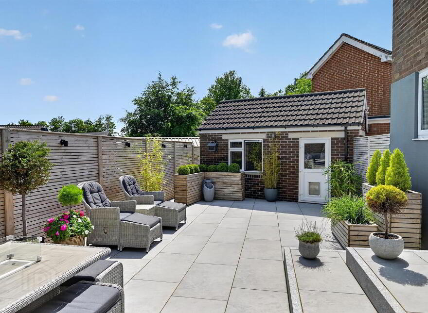 9 Glenhead Avenue, Dunmurry, Belfast, BT17 9AX