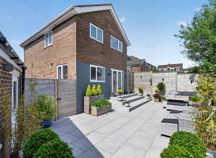 9 Glenhead Avenue, Dunmurry, Belfast, BT17 9AX