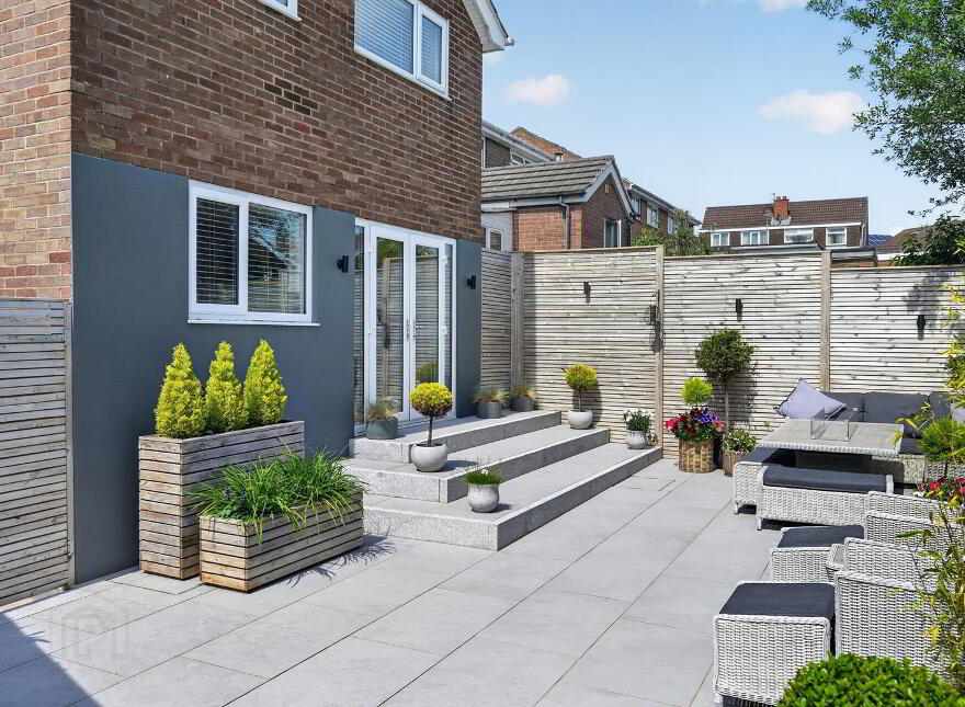 9 Glenhead Avenue, Dunmurry, Belfast, BT17 9AX