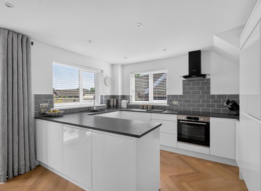 9 Glenhead Avenue, Dunmurry, Belfast, BT17 9AX