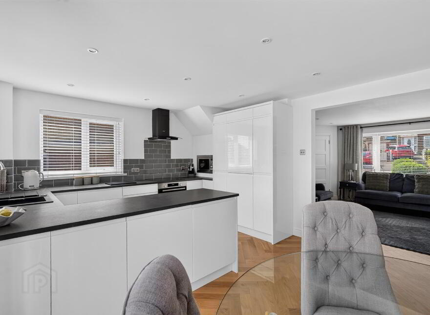 9 Glenhead Avenue, Dunmurry, Belfast, BT17 9AX