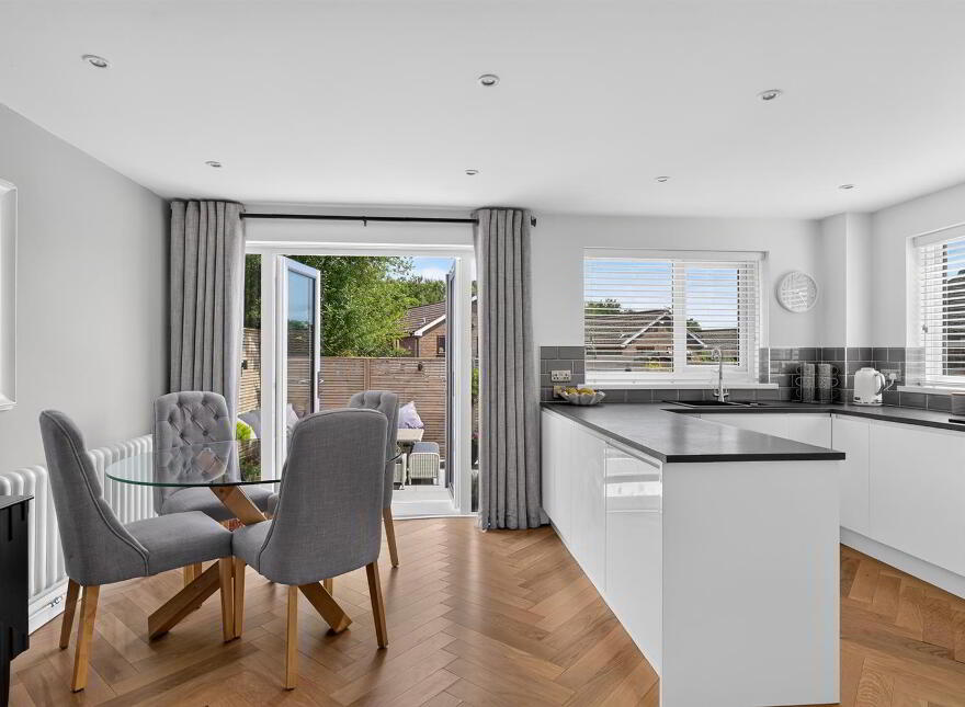 9 Glenhead Avenue, Dunmurry, Belfast, BT17 9AX