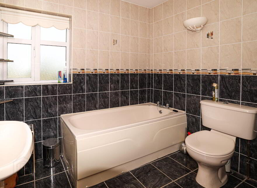 11 Bally-Too- Manor, Tarmonbarry, Tarmonbarry, N39C780