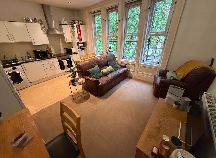 Flat 2, 112 Stranmillis Road, Belfast, BT9 5AE